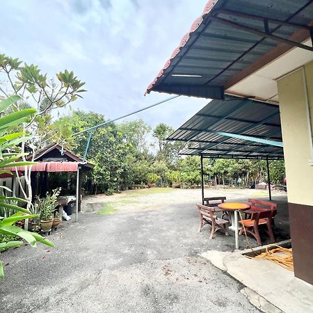 Teratai Homestay 3 Batu Buruk Kuala Terengganu Luaran gambar