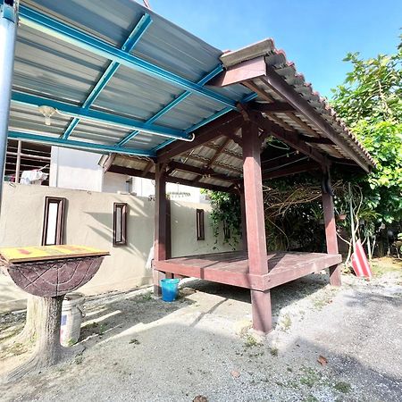 Teratai Homestay 3 Batu Buruk Kuala Terengganu Luaran gambar