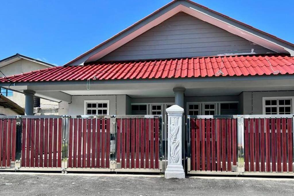 Teratai Homestay 3 Batu Buruk Kuala Terengganu Luaran gambar